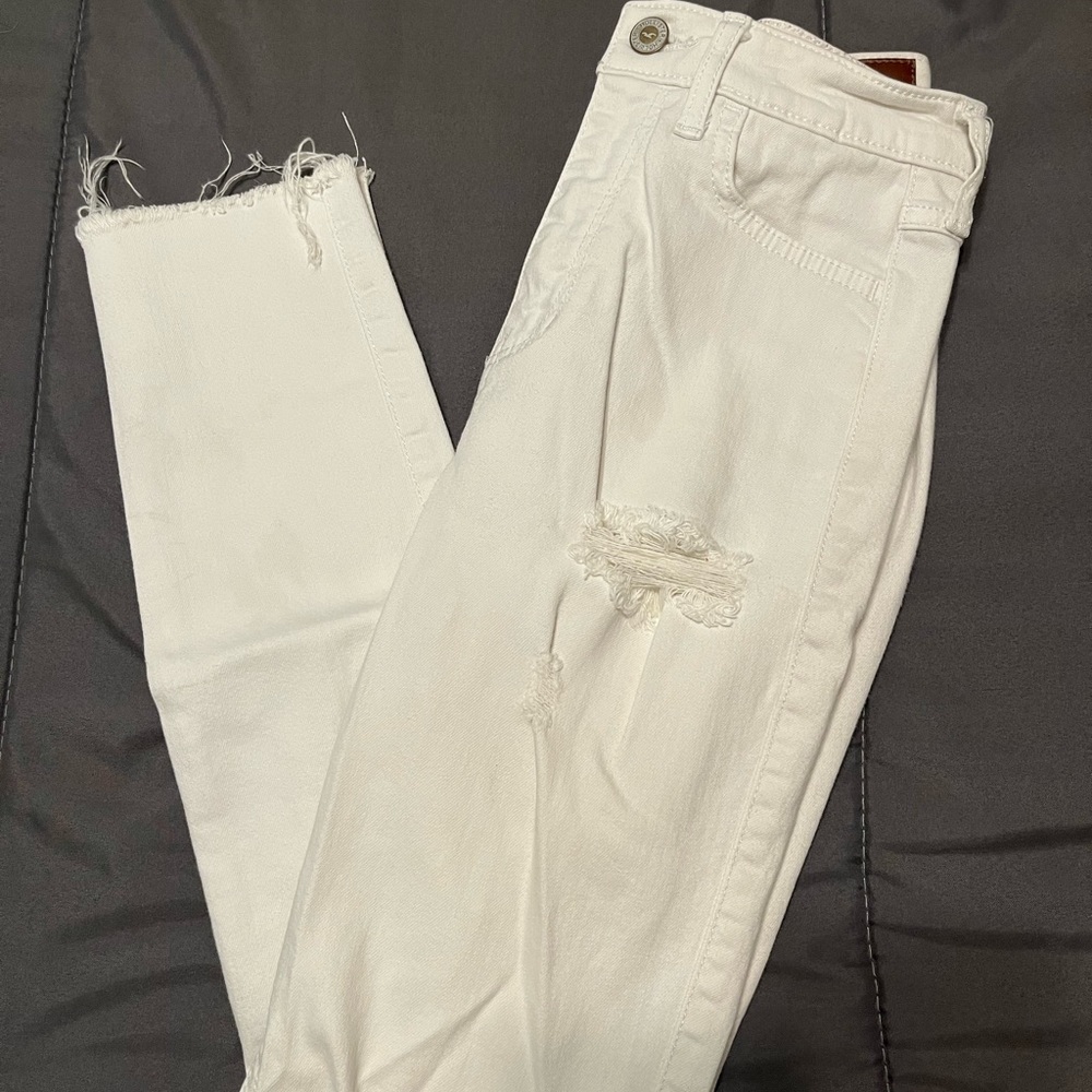 white hollister high-rise super skinny classic stretch ripped jeans